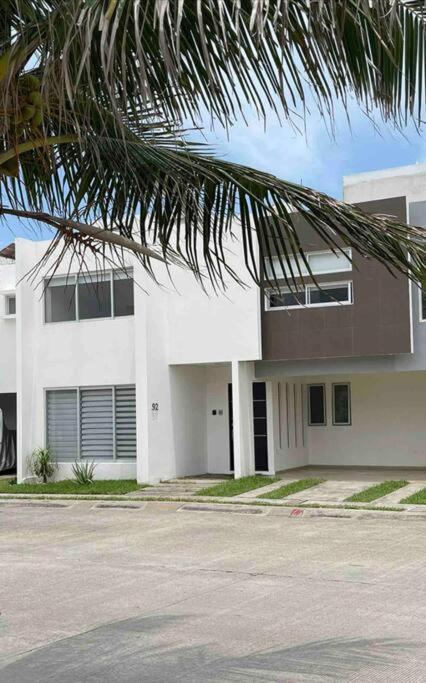 Victoria'S Beach House Heroica Heroica Alvarado Exterior photo